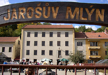 Jarov mln
